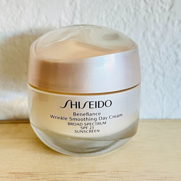 25% Off 4+ 😍 Shiseido Benefiance Wrinkle Smoothing Day Cream SPF 23 - Picture 1 of 3